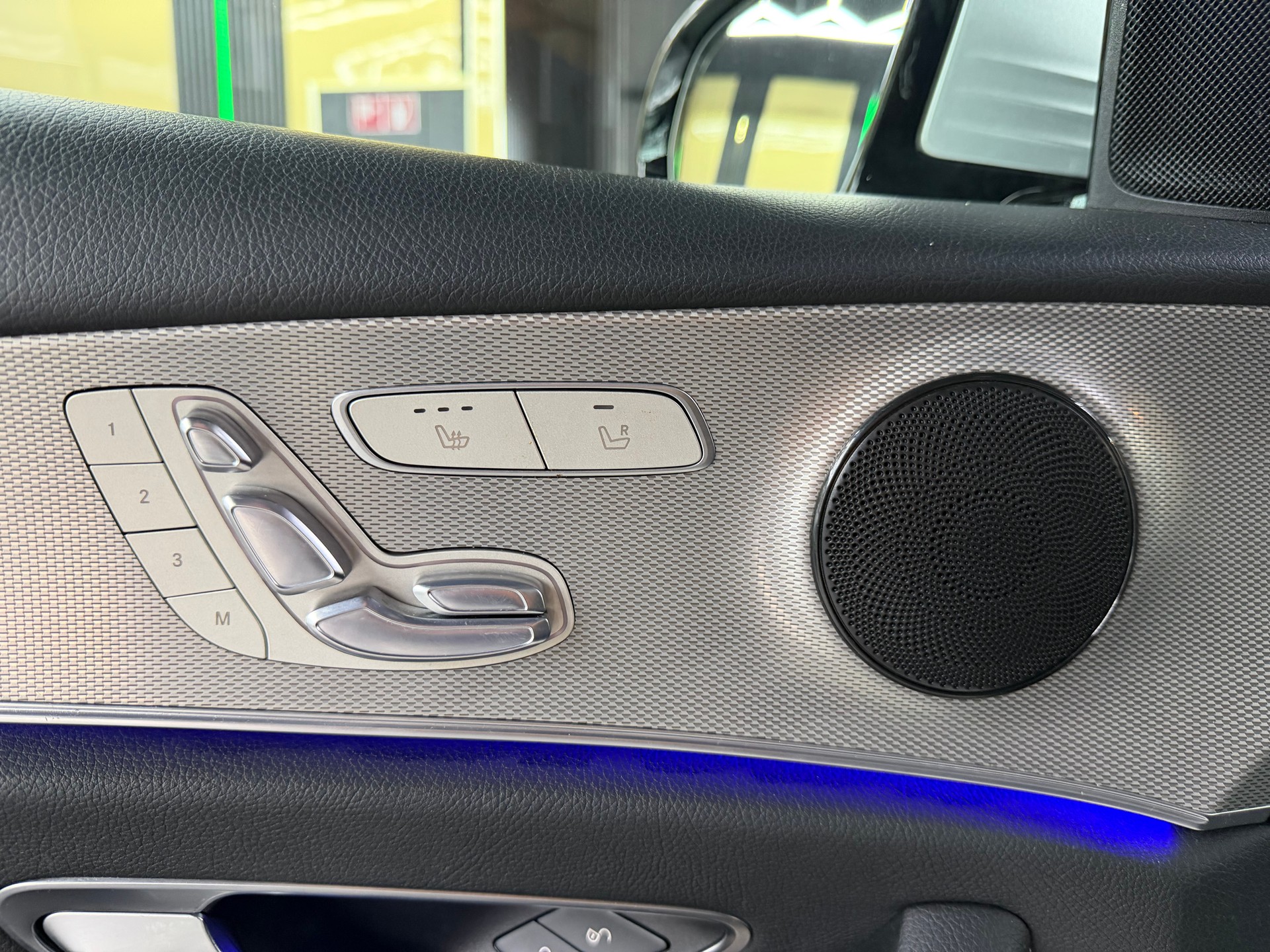 MERCEDES-BENZ E 220 d Avantgarde 9G-Tronic-image-18