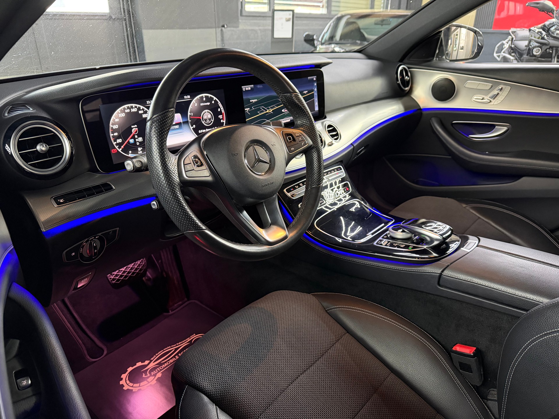 MERCEDES-BENZ E 220 d Avantgarde 9G-Tronic-image-8