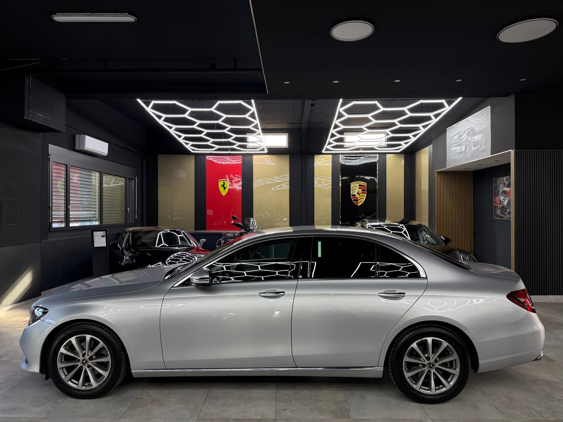 MERCEDES-BENZ E 220 d Avantgarde 9G-Tronic-image-7