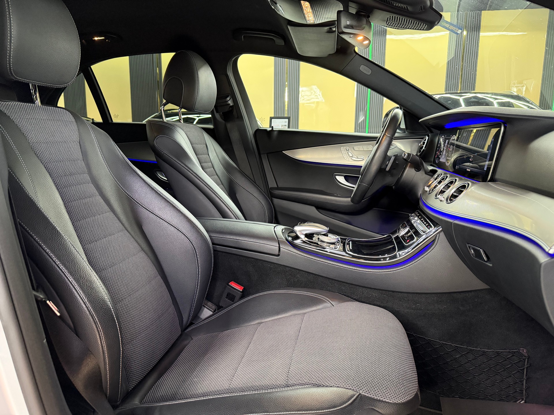 MERCEDES-BENZ E 220 d Avantgarde 9G-Tronic-image-11