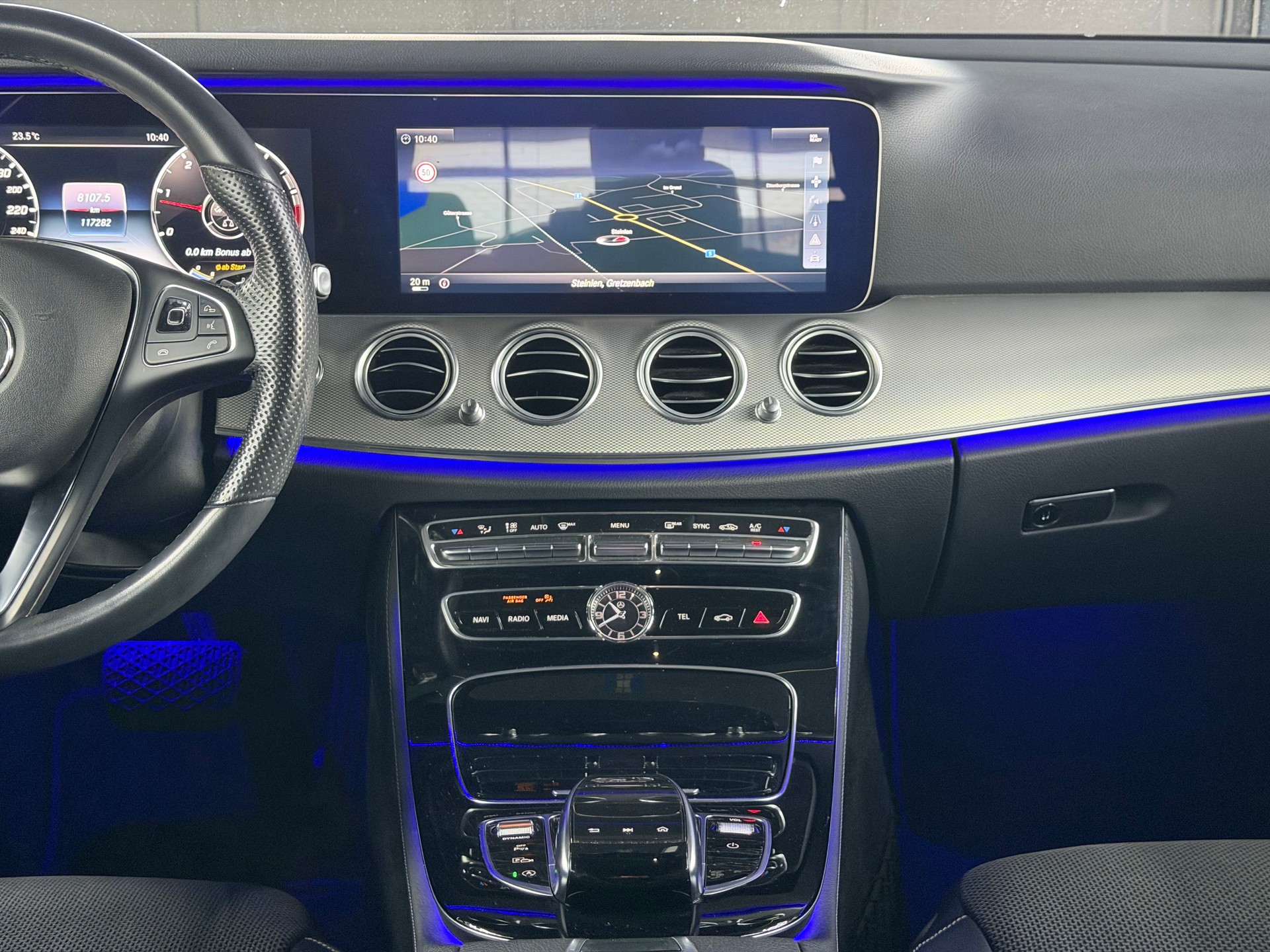 MERCEDES-BENZ E 220 d Avantgarde 9G-Tronic-image-17