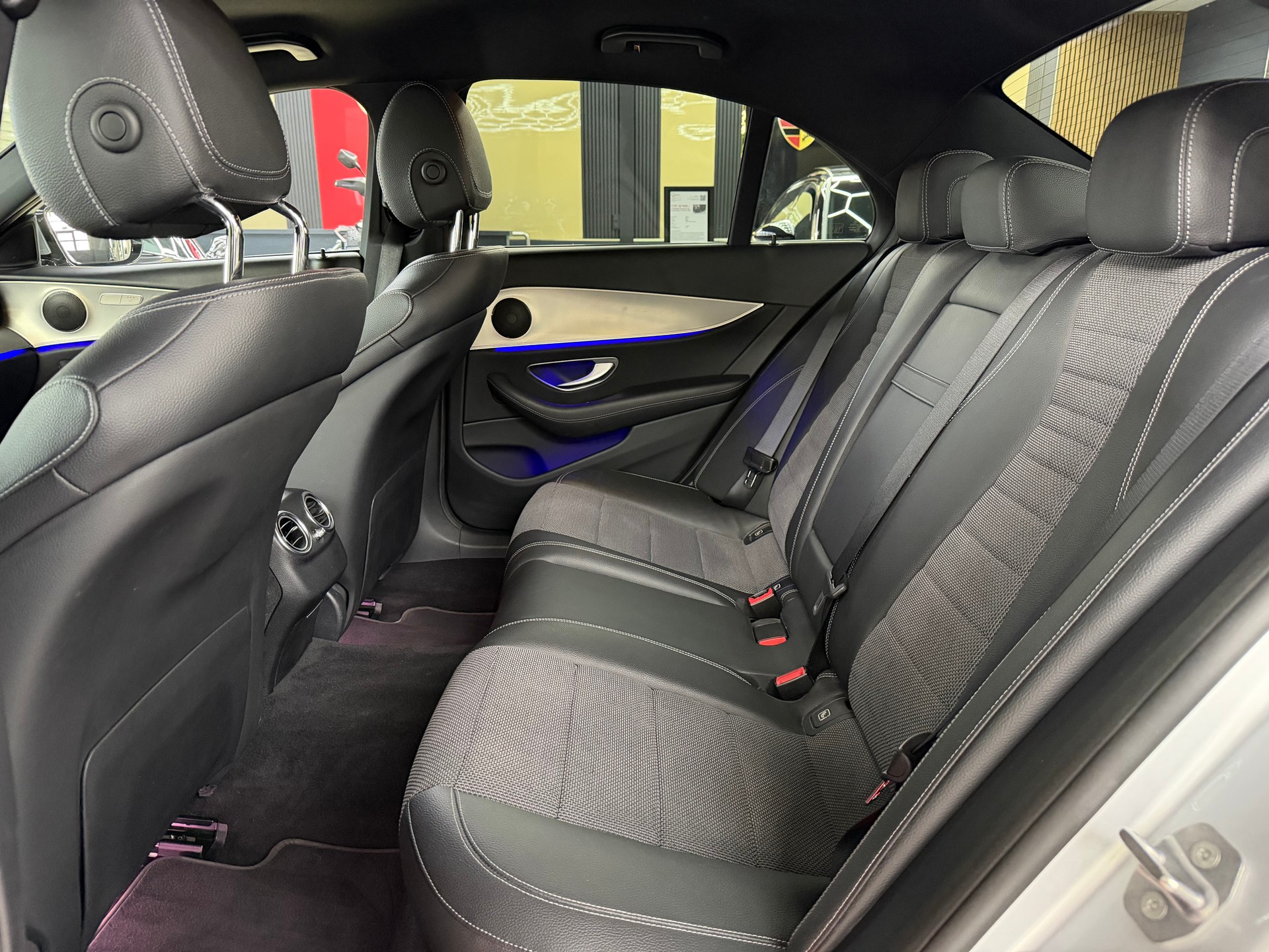 MERCEDES-BENZ E 220 d Avantgarde 9G-Tronic-image-16