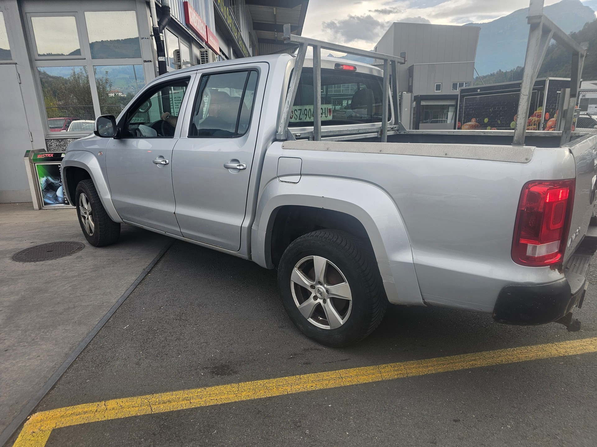 VW Amarok 2.0 BiTDI Trendline 4Motion-image-2