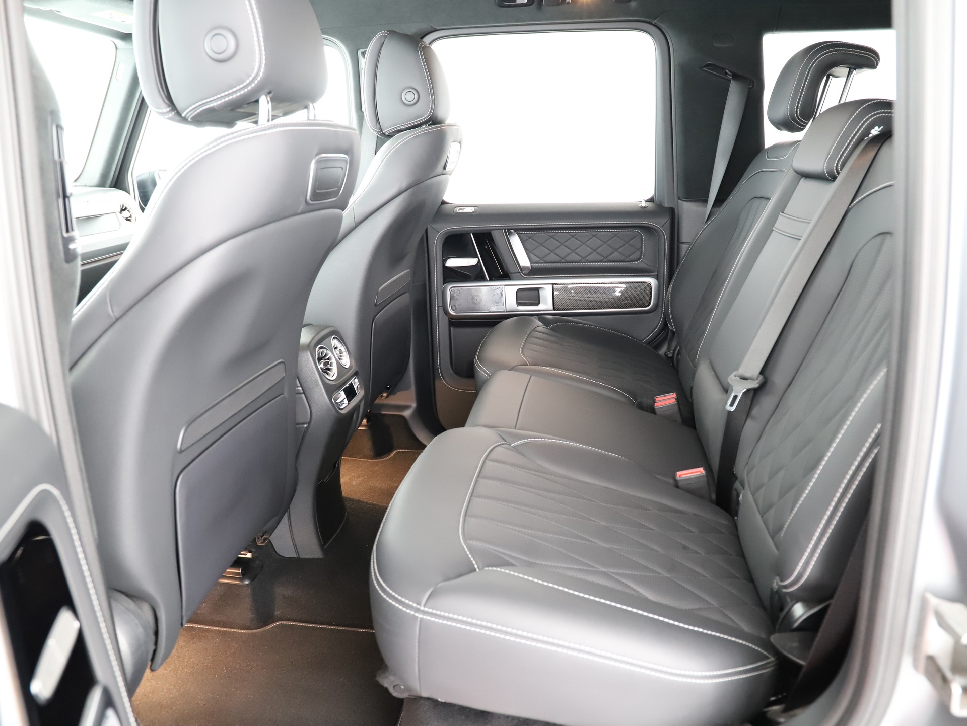 MERCEDES-BENZ G 63 AMG-image-12