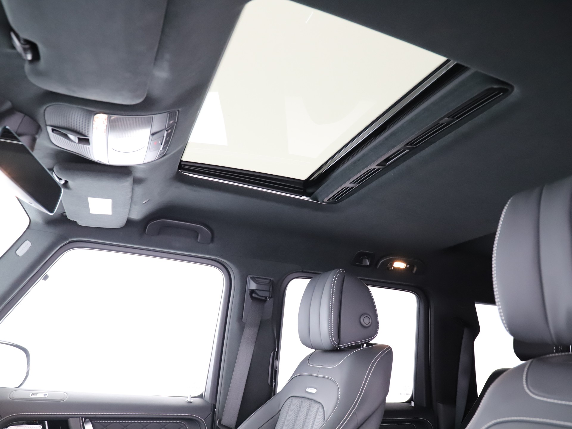 MERCEDES-BENZ G 63 AMG-image-13