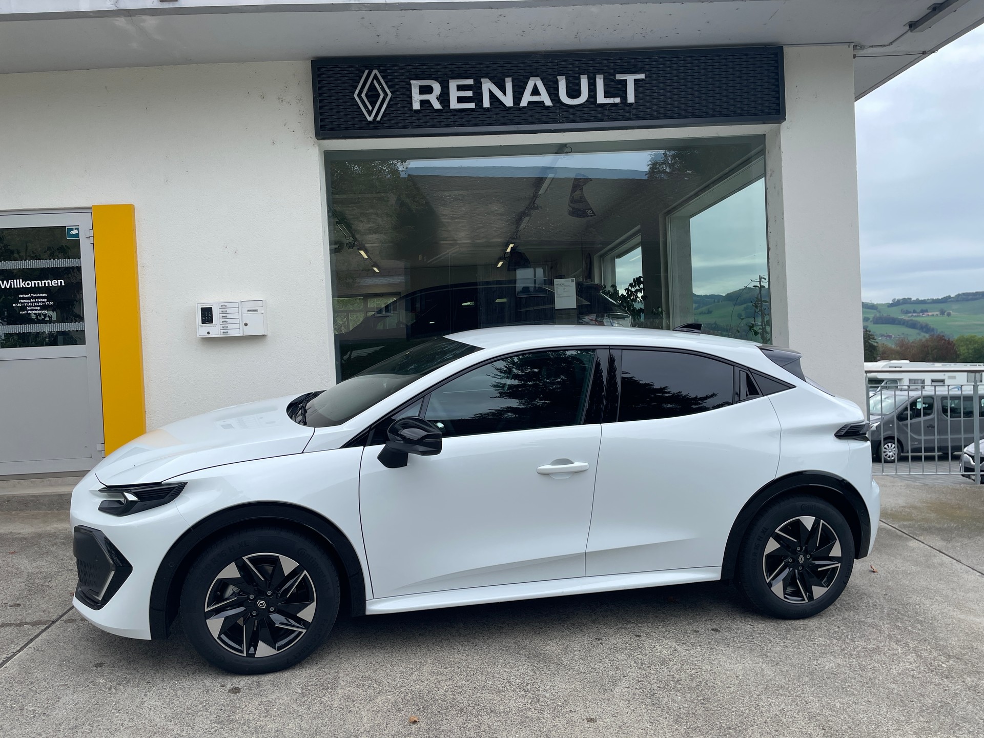 RENAULT Clio 1.8 E-Tech Techno-image-0