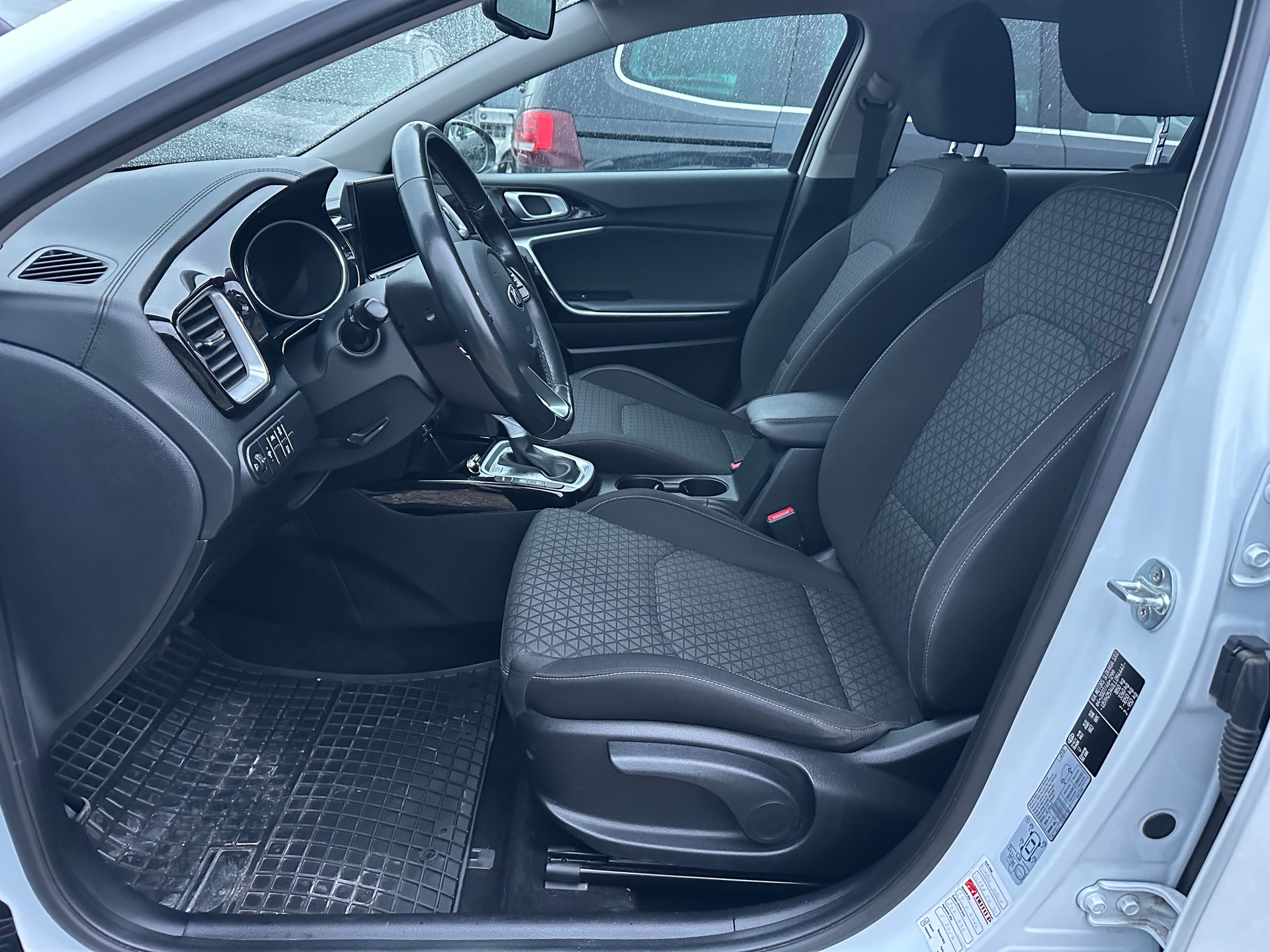 KIA CEED-image-7