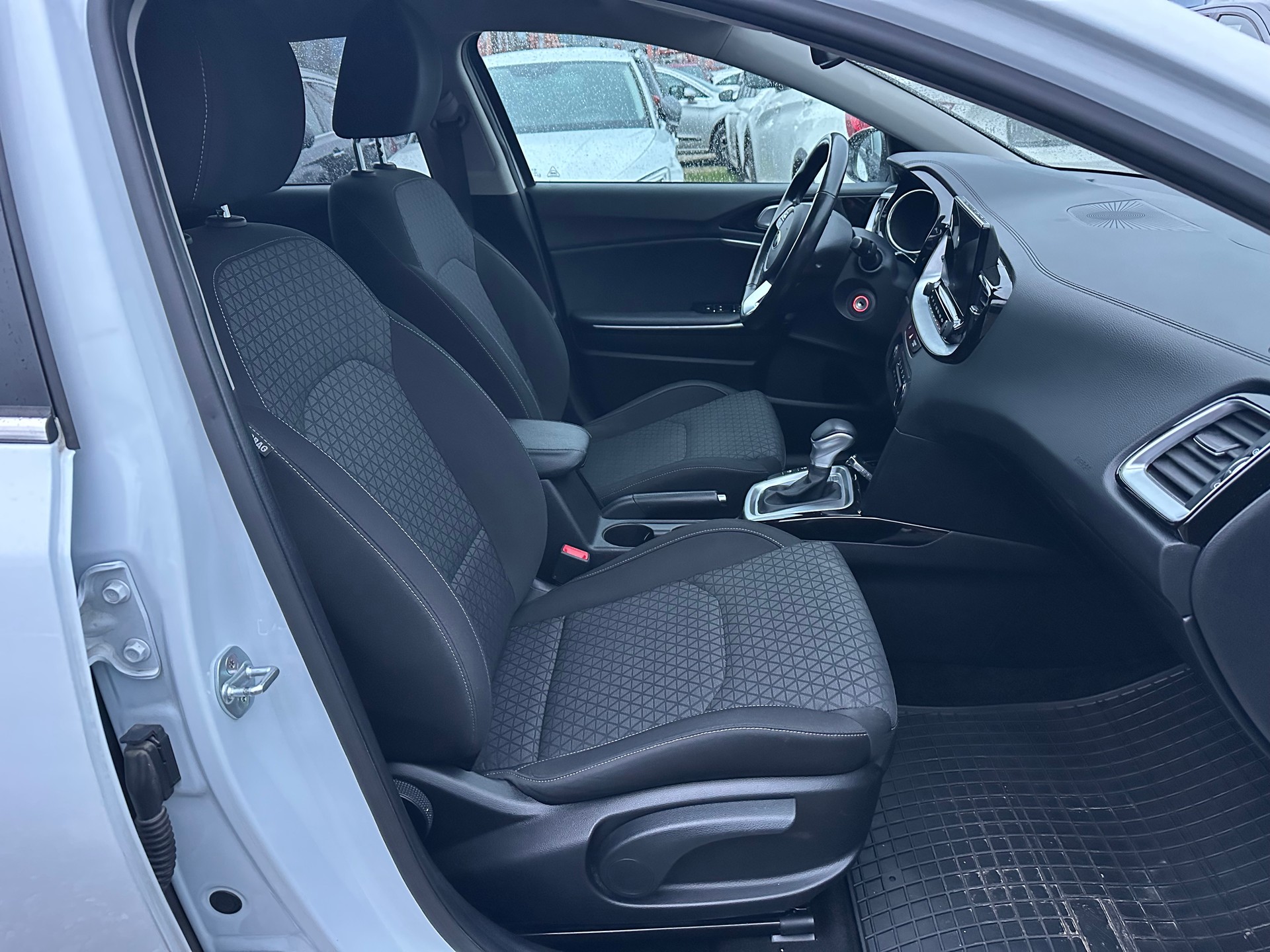 KIA CEED-image-13
