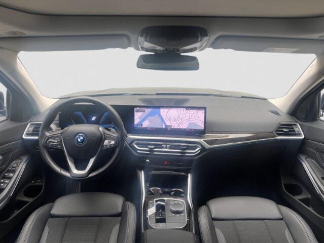 BMW 330e xDrive SAG-image-10