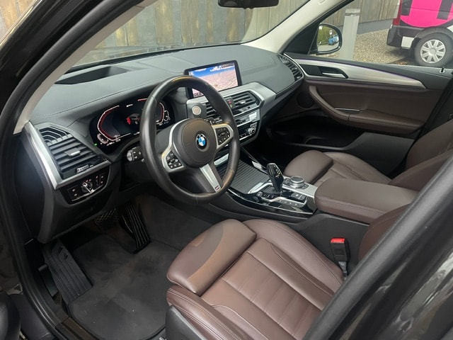 BMW X3 xDrive 30e Luxury Line-image-13