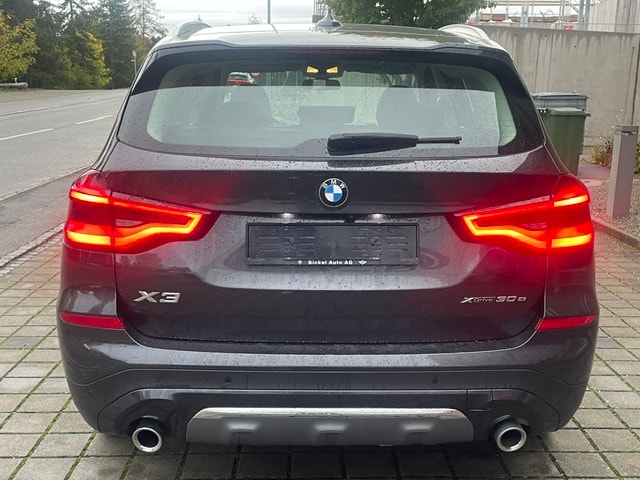 BMW X3 xDrive 30e Luxury Line-image-6