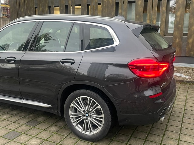 BMW X3 xDrive 30e Luxury Line-image-10