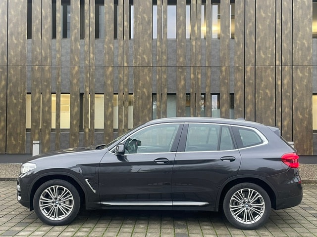 BMW X3 xDrive 30e Luxury Line-image-8