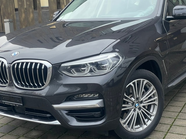 BMW X3 xDrive 30e Luxury Line-image-3