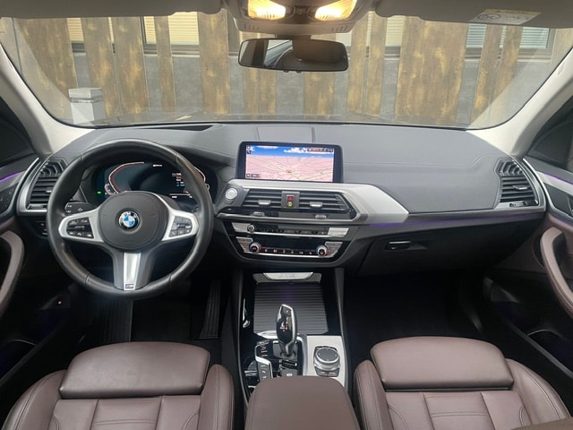 BMW X3 xDrive 30e Luxury Line-image-16