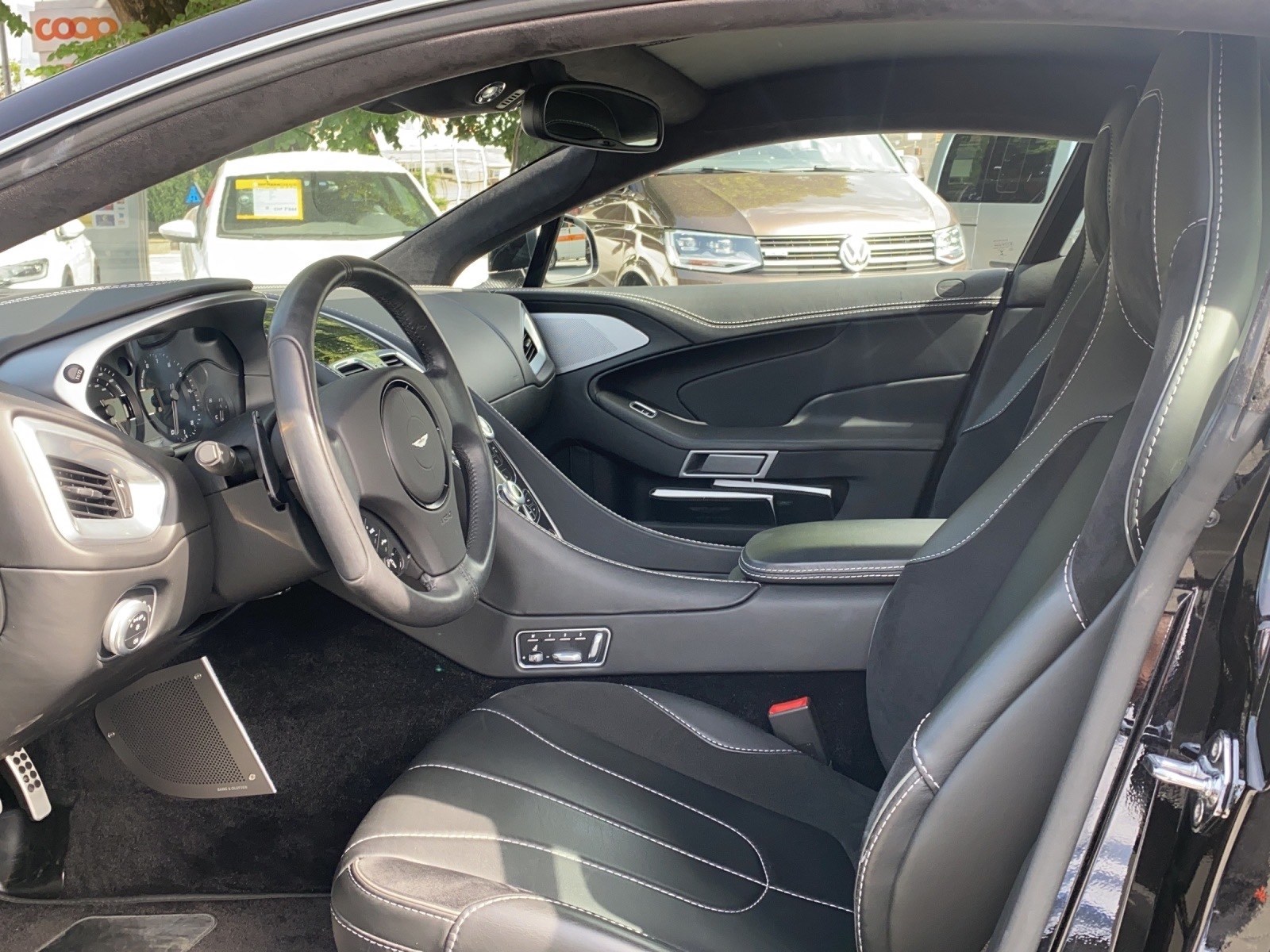 ASTON MARTIN Vanquish V12 5.9-48 Touchtronic 2-image-5