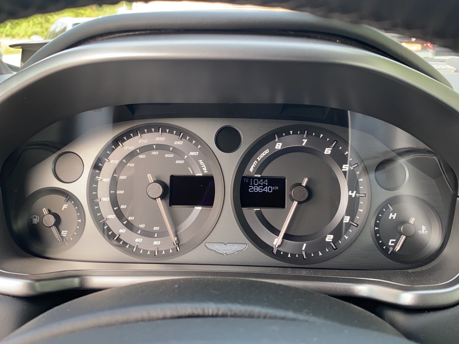 ASTON MARTIN Vanquish V12 5.9-48 Touchtronic 2-image-8