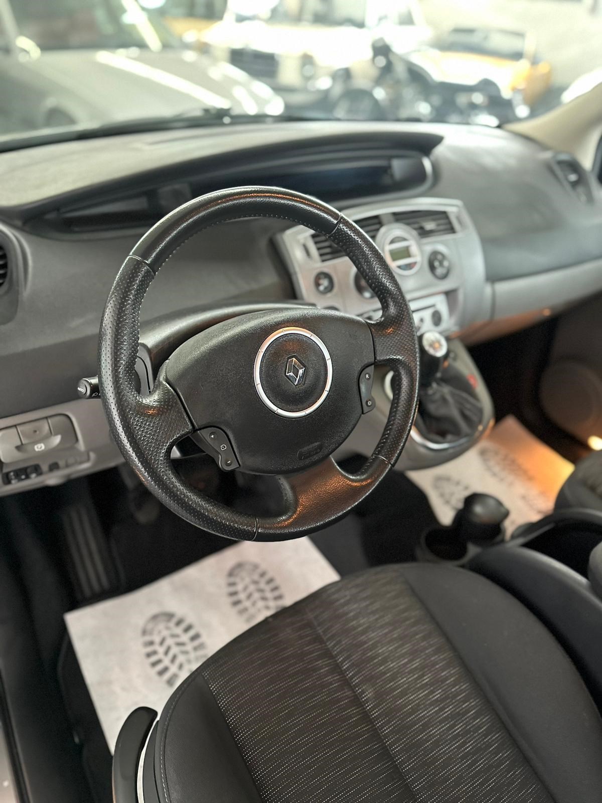 RENAULT Scénic 1.9 dCi Dynamique-image-9