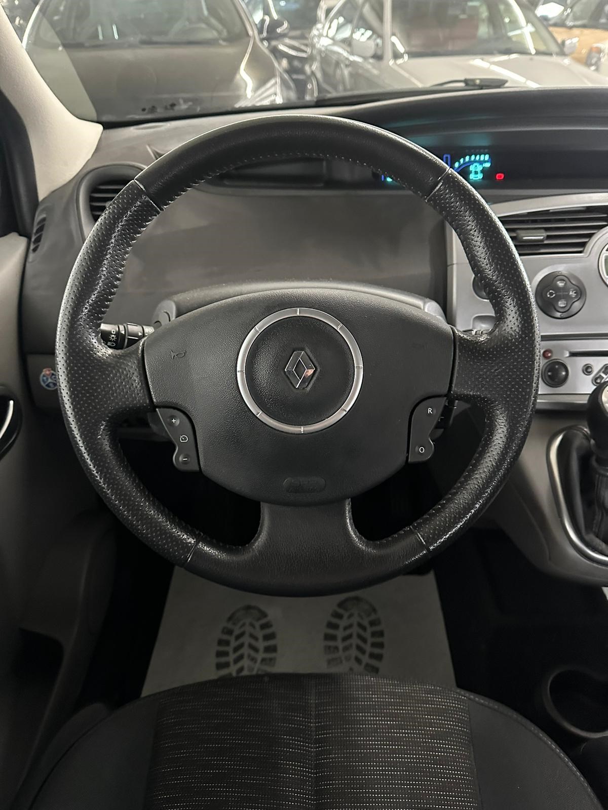 RENAULT Scénic 1.9 dCi Dynamique-image-14