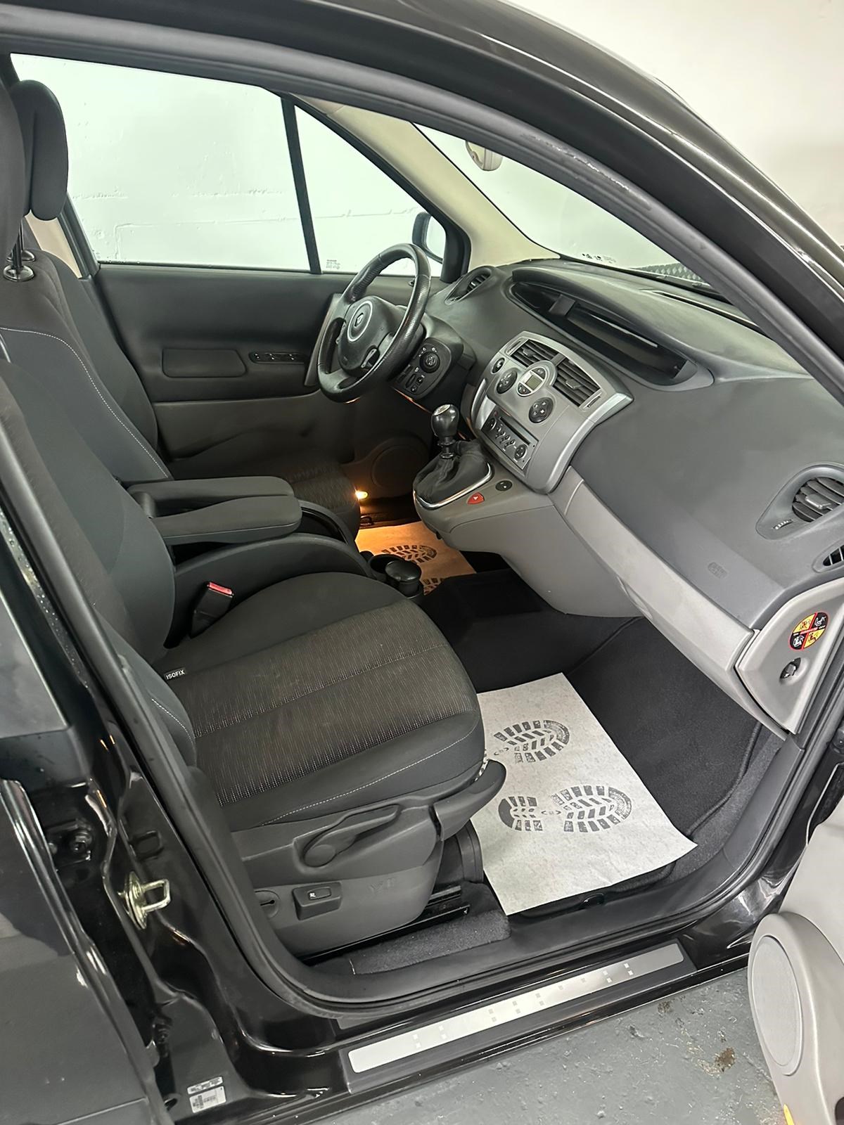 RENAULT Scénic 1.9 dCi Dynamique-image-15