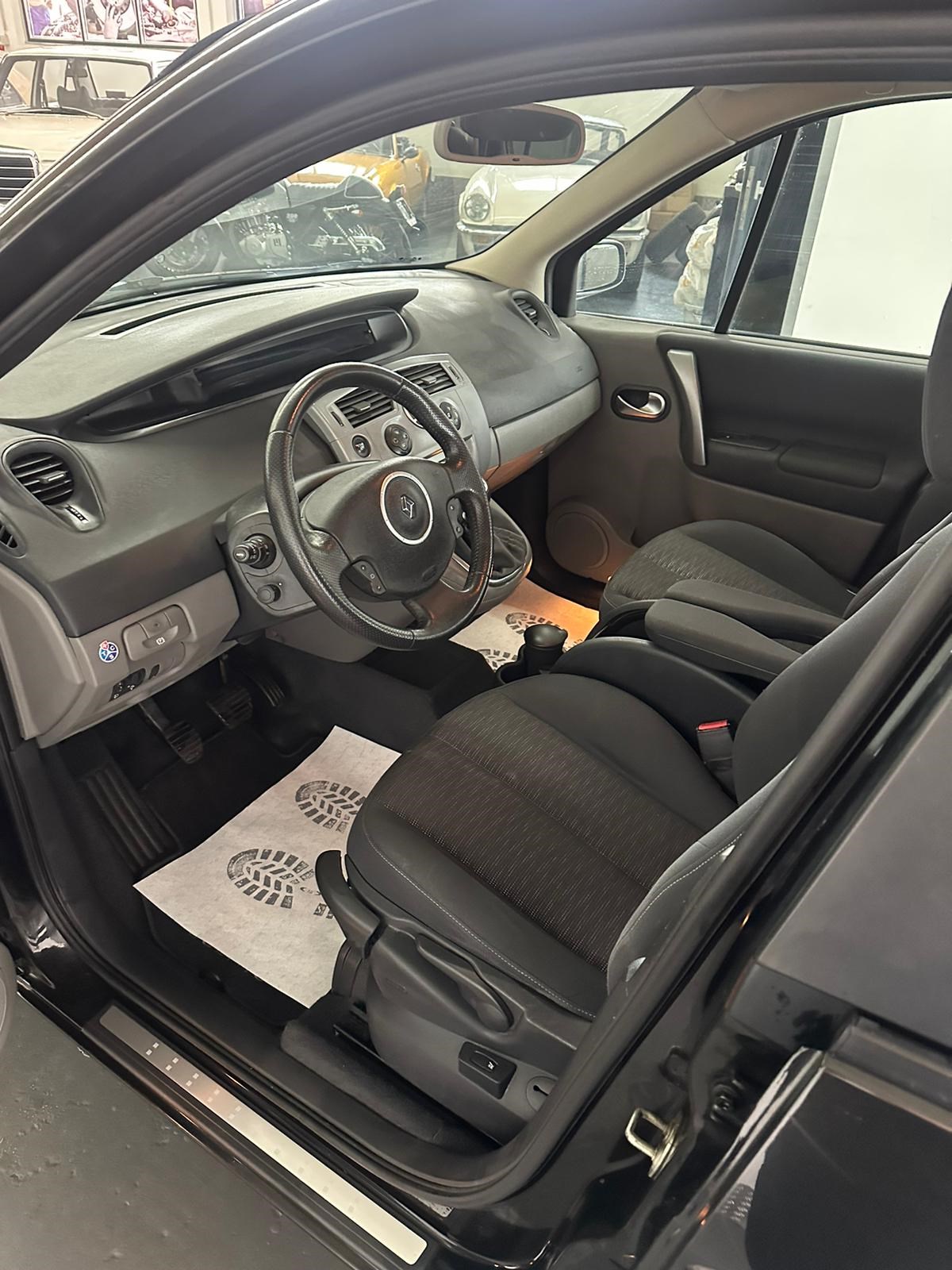 RENAULT Scénic 1.9 dCi Dynamique-image-10