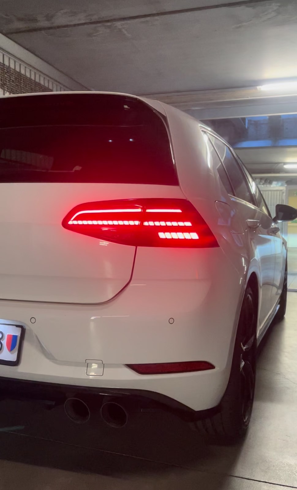 VW Golf 2.0 TSI R 4Motion DSG-image-1