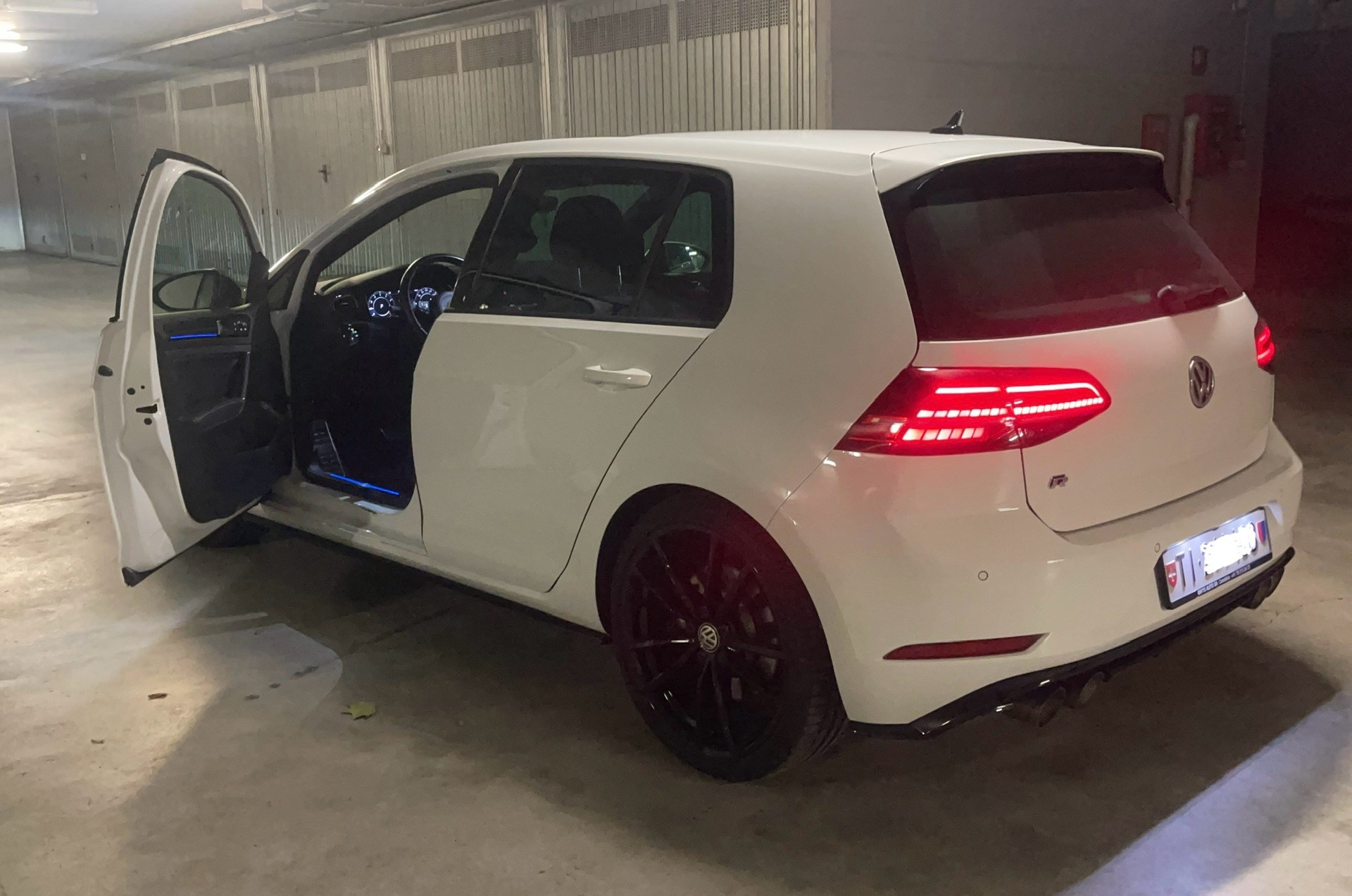 VW Golf 2.0 TSI R 4Motion DSG-image-3