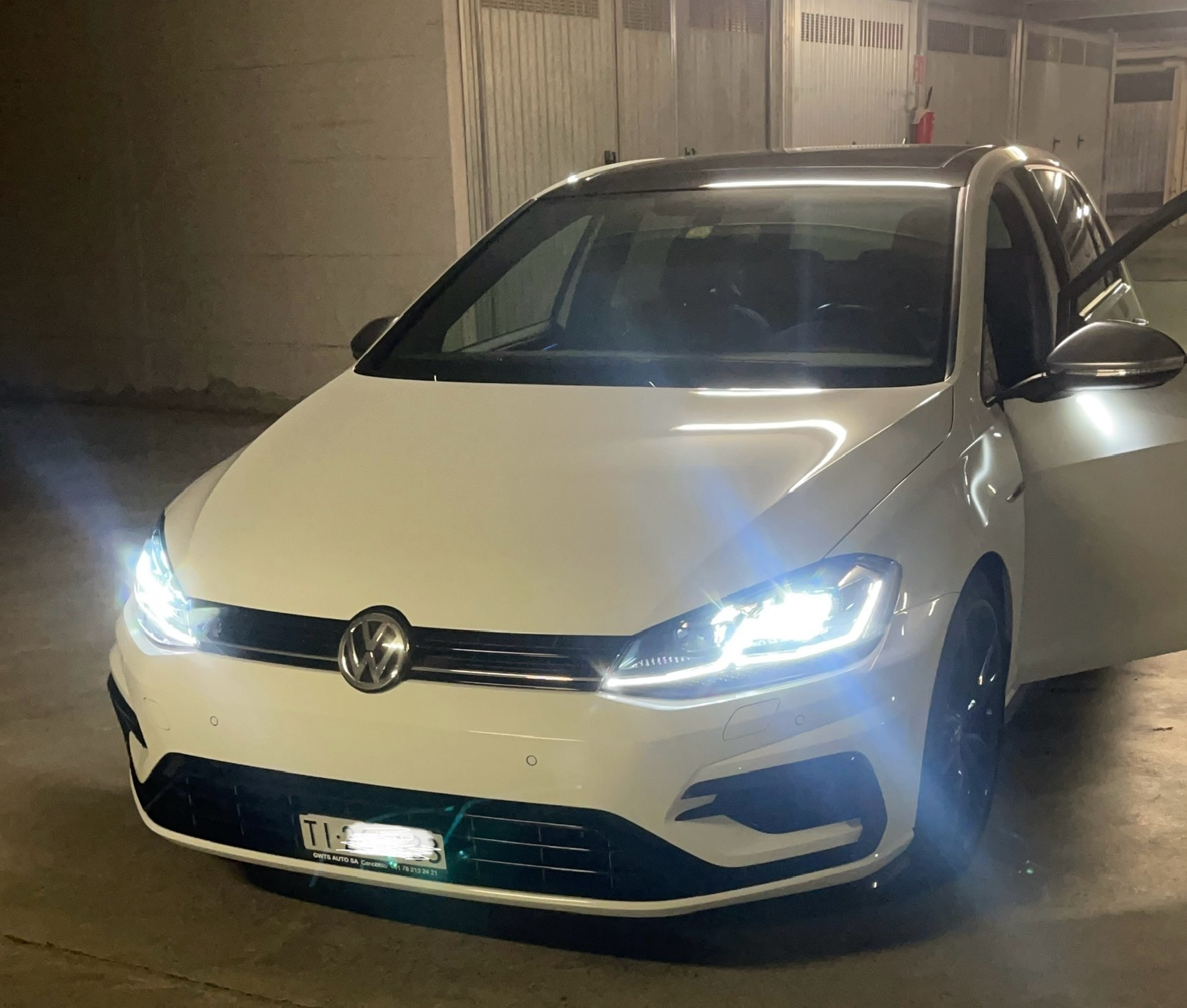 VW Golf 2.0 TSI R 4Motion DSG-image-2