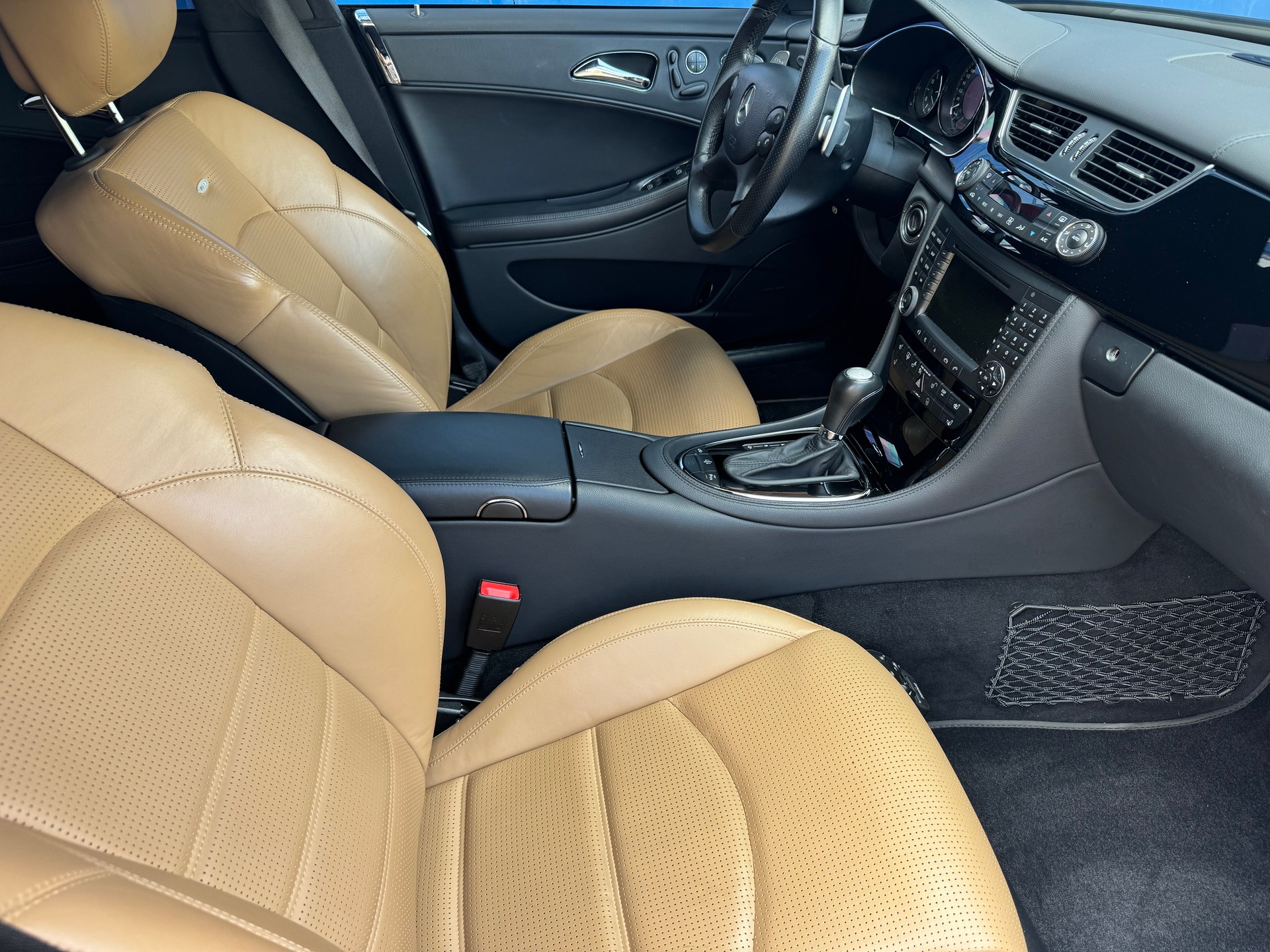 MERCEDES-BENZ CLS 63 AMG 7G-Tronic-image-8