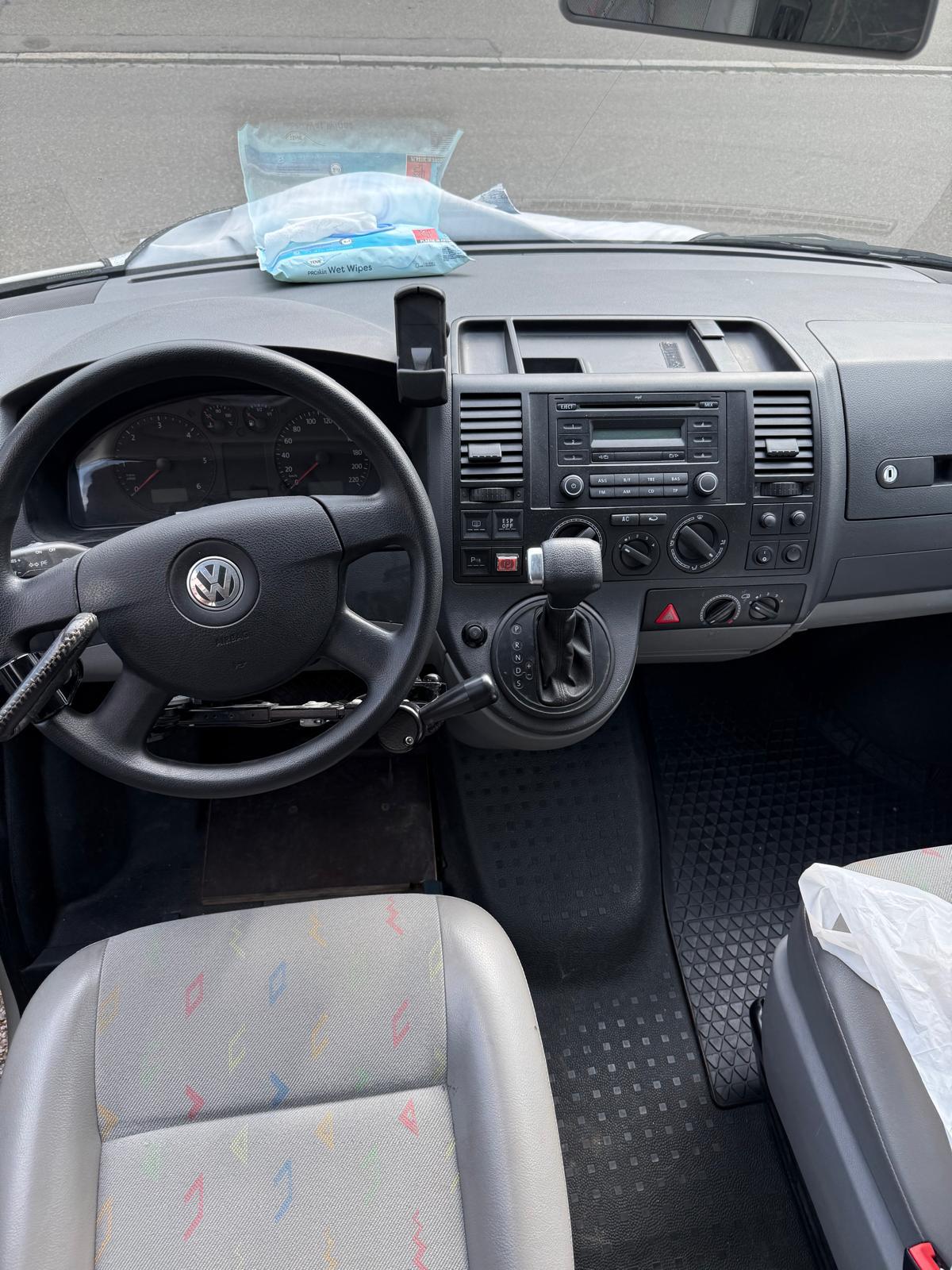 VW T5 Multivan Startline 2.5 TDI Tiptronic-image-4