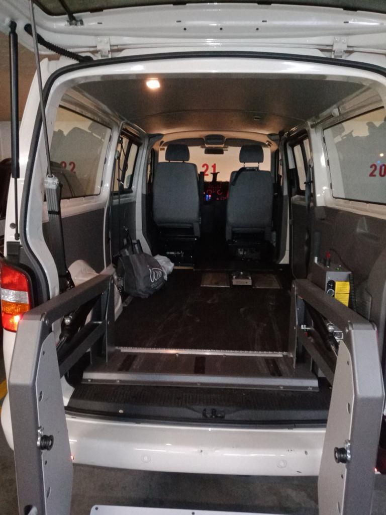 VW T5 Multivan Startline 2.5 TDI Tiptronic-image-3