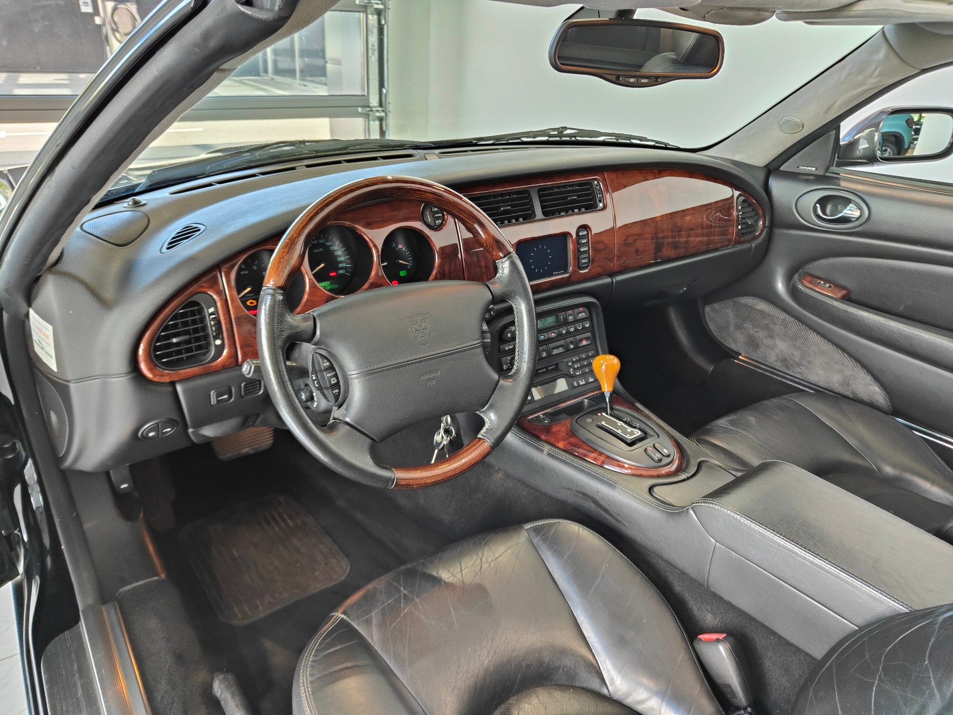 JAGUAR XKR S/C Convertible-image-5