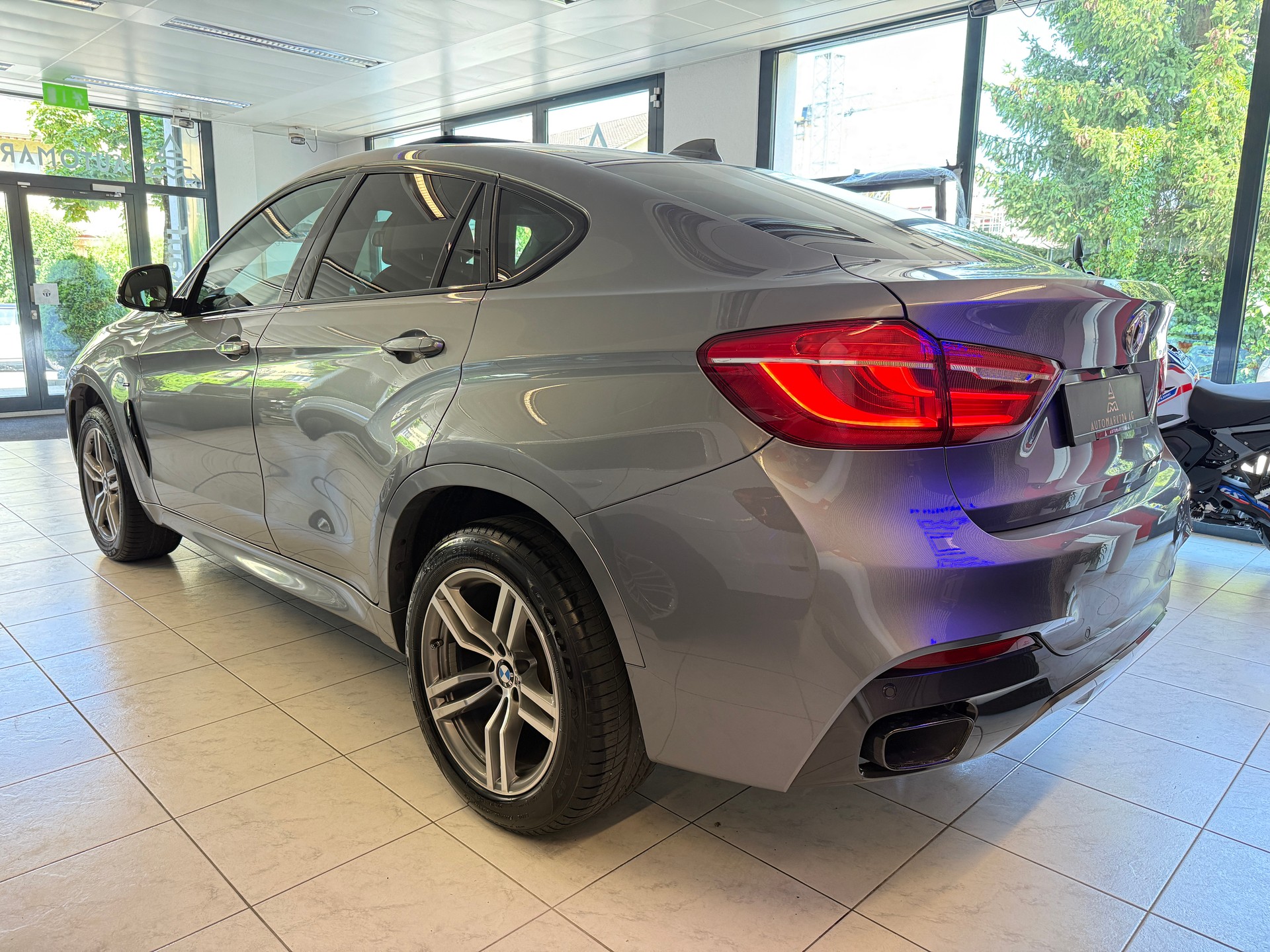 BMW X6 M50d-image-14