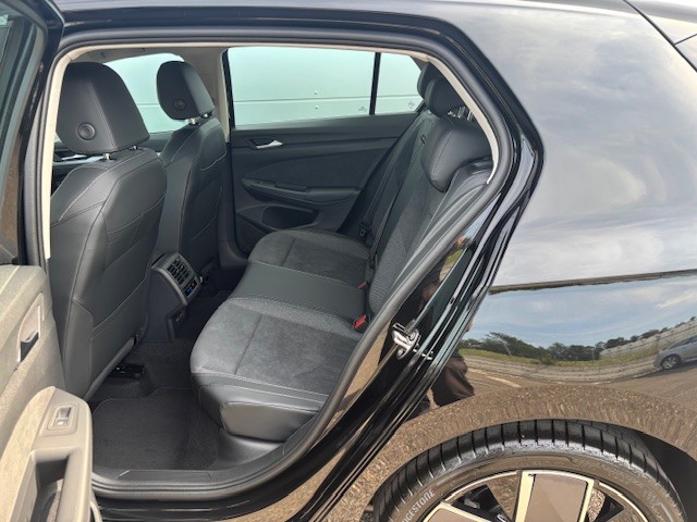VW Golf 1.5 TSI PHEV Style-image-9