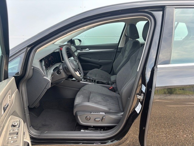 VW Golf 1.5 TSI PHEV Style-image-8