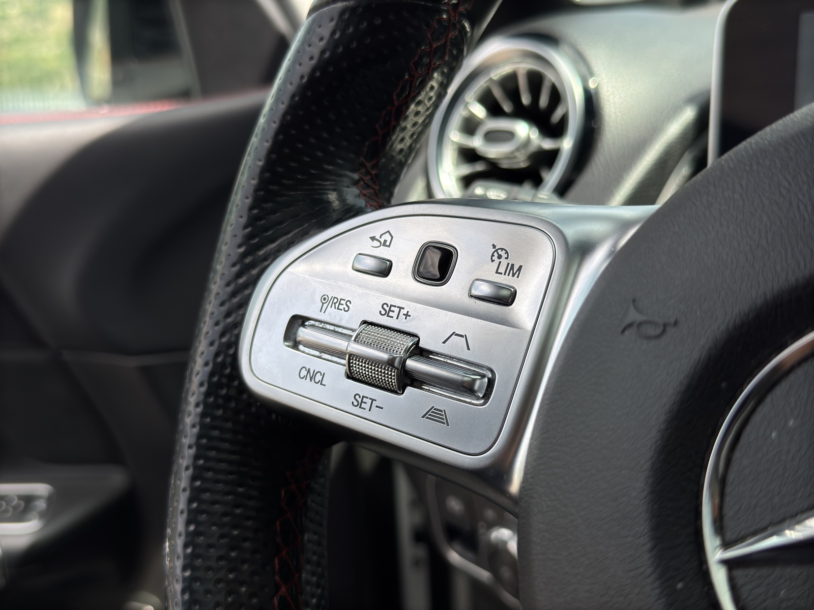 MERCEDES-BENZ GLB 250 AMG Line 4 MATIC-image-24