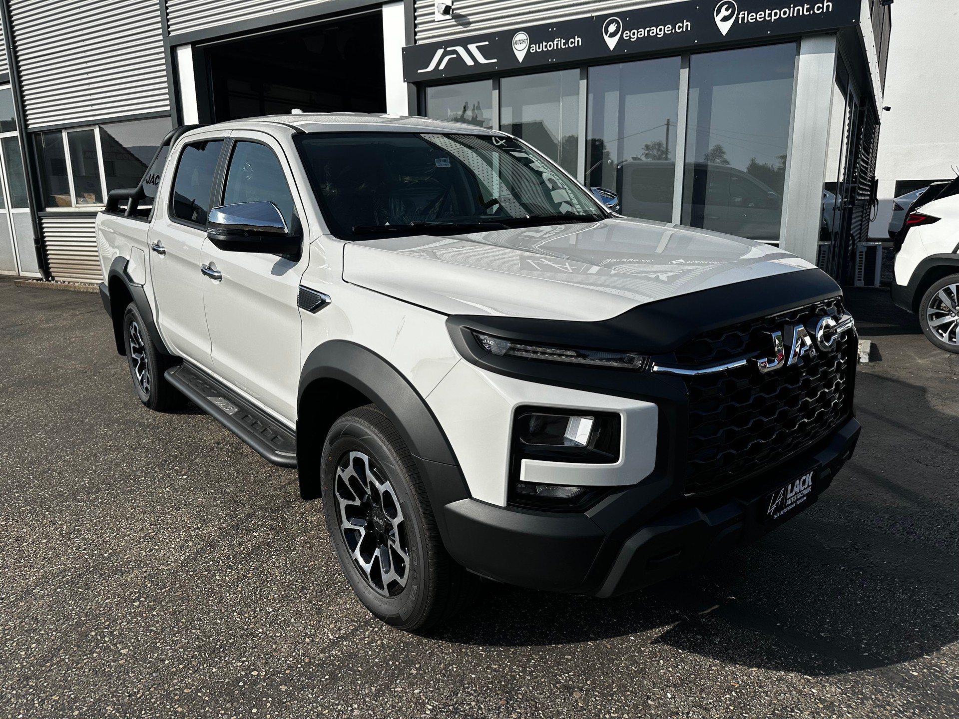 JAC T9EV 4x4-showroom-element-3