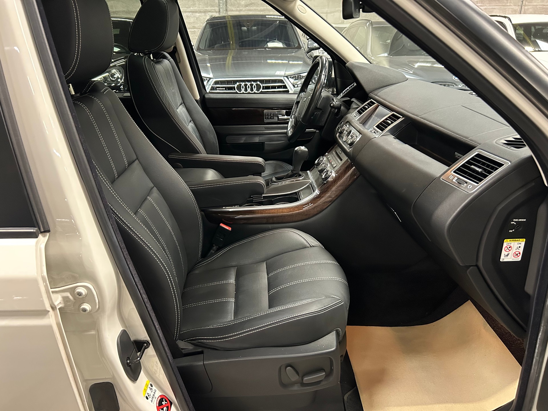 LAND ROVER Range Rover Sport 3.6 TDV8 Autobiography Automatic-image-13