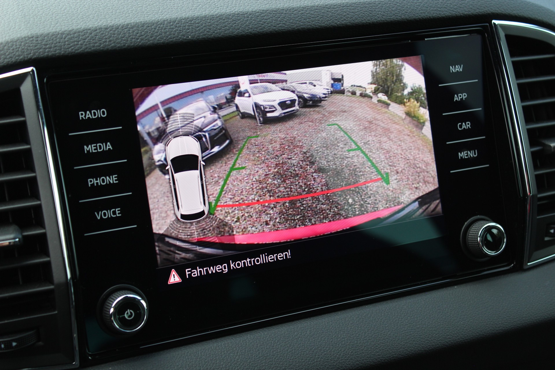 SKODA Karoq 1.5 TSI ACT SportLine DSG-image-9