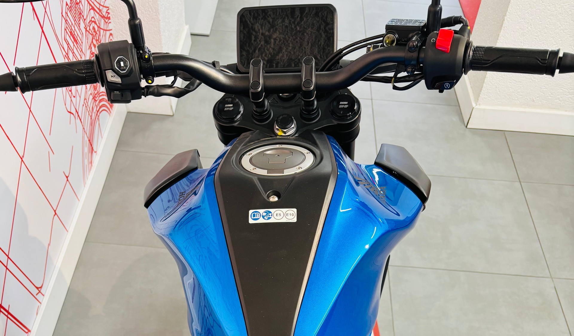 HONDA CB 125 R-showroom-element-3