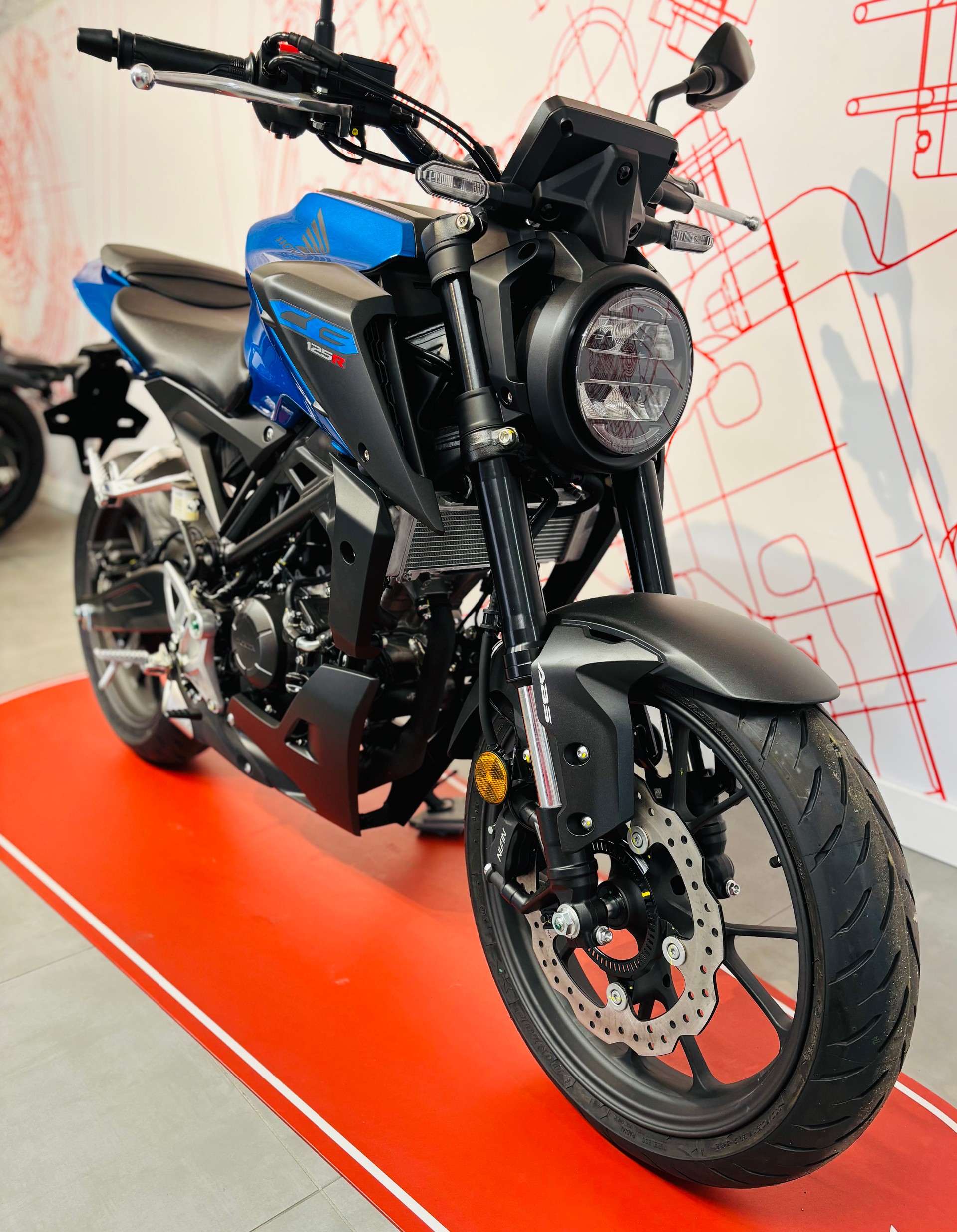 HONDA CB 125 R-showroom-element-2