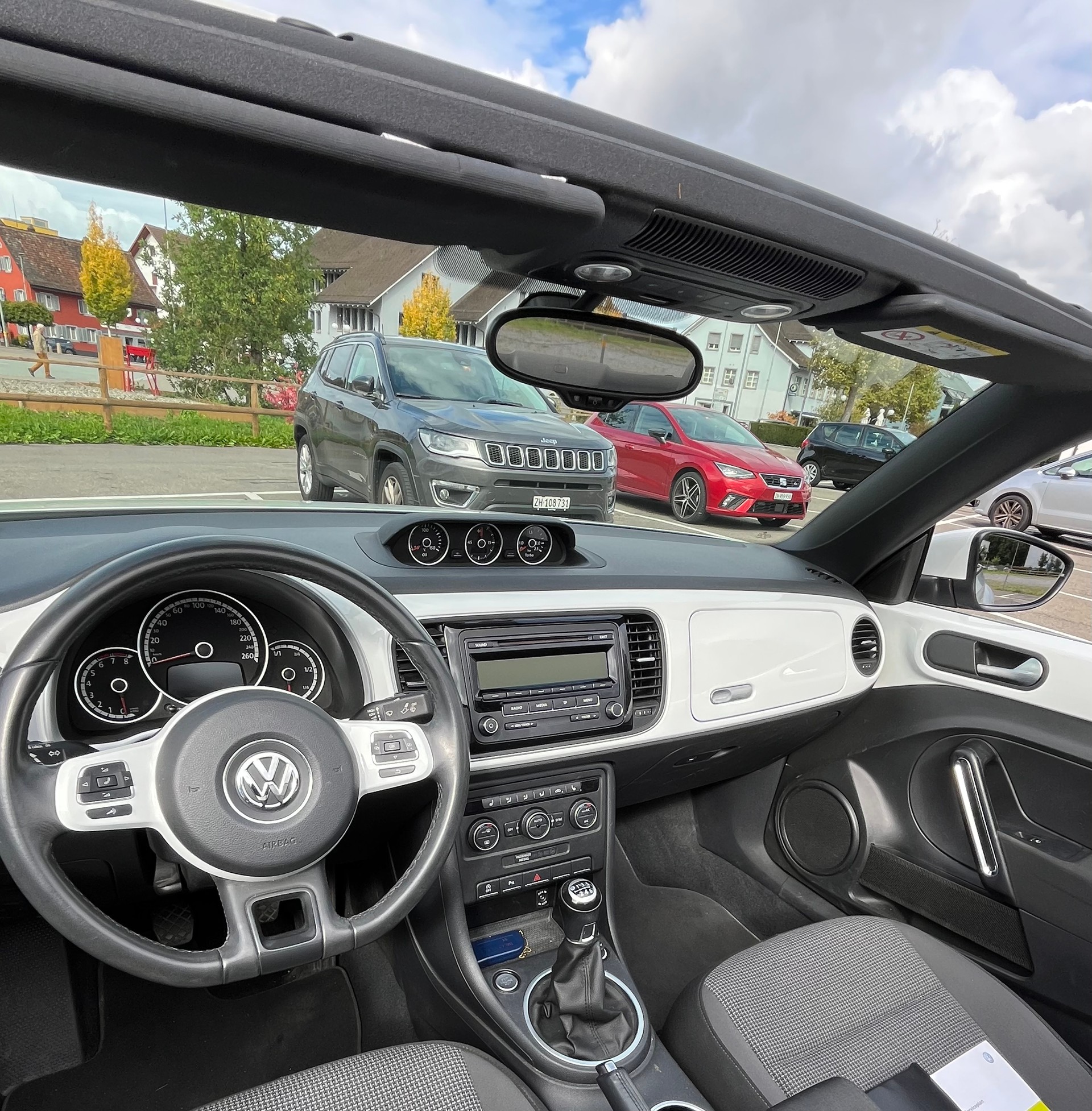 VW Beetle Cabrio 1.2 TSI BMT Design-image-5