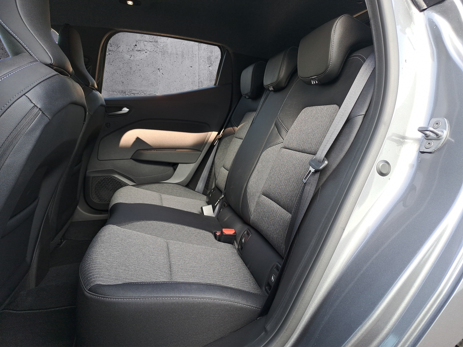 MITSUBISHI Colt 1.6 HEV Instyle-image-15