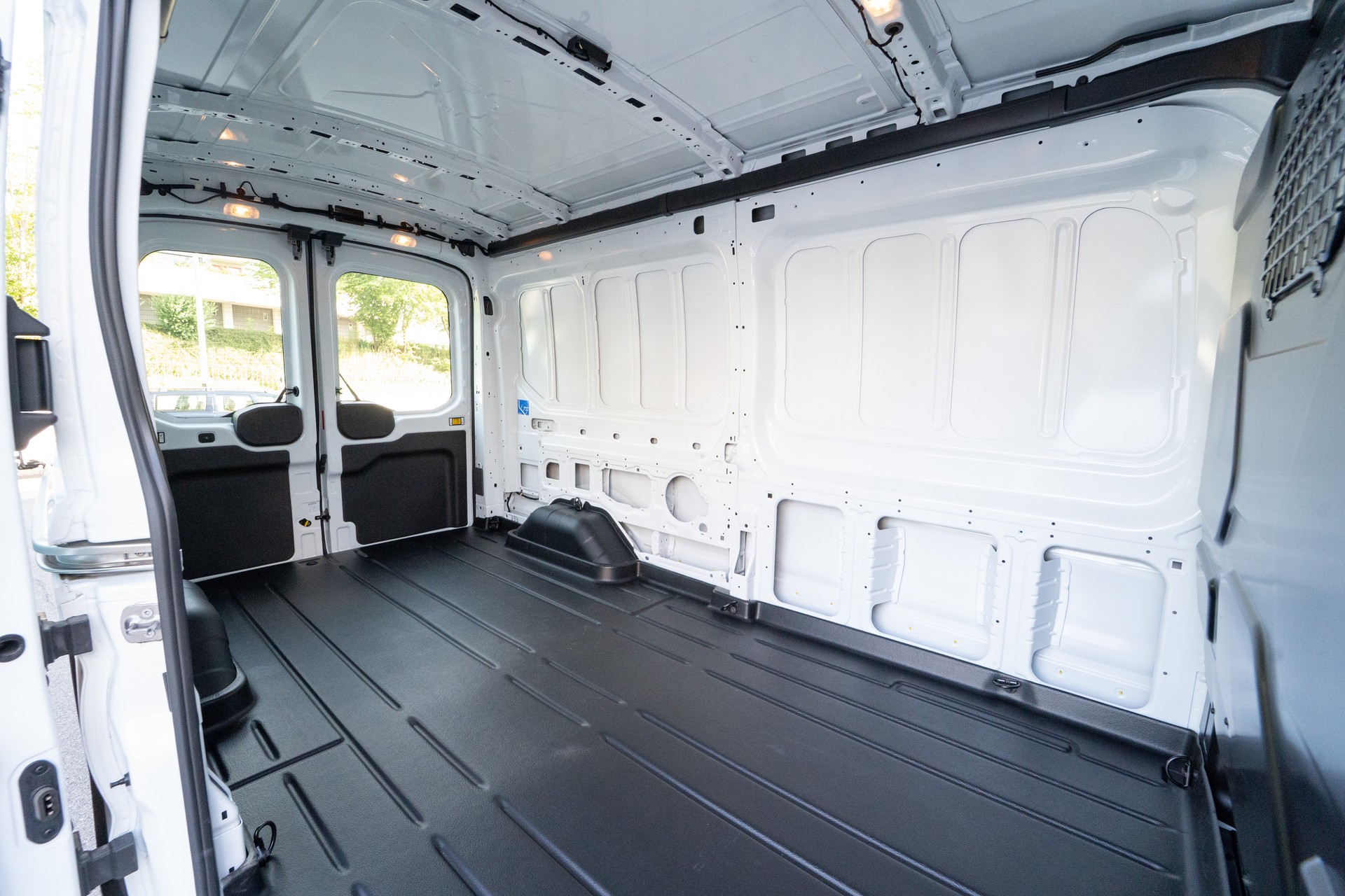 FORD E-Transit Van 390 L3H2 68kWh Trend-image-5