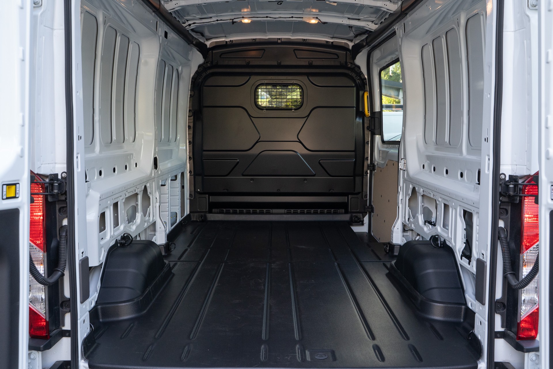 FORD E-Transit Van 390 L3H2 68kWh Trend-image-4