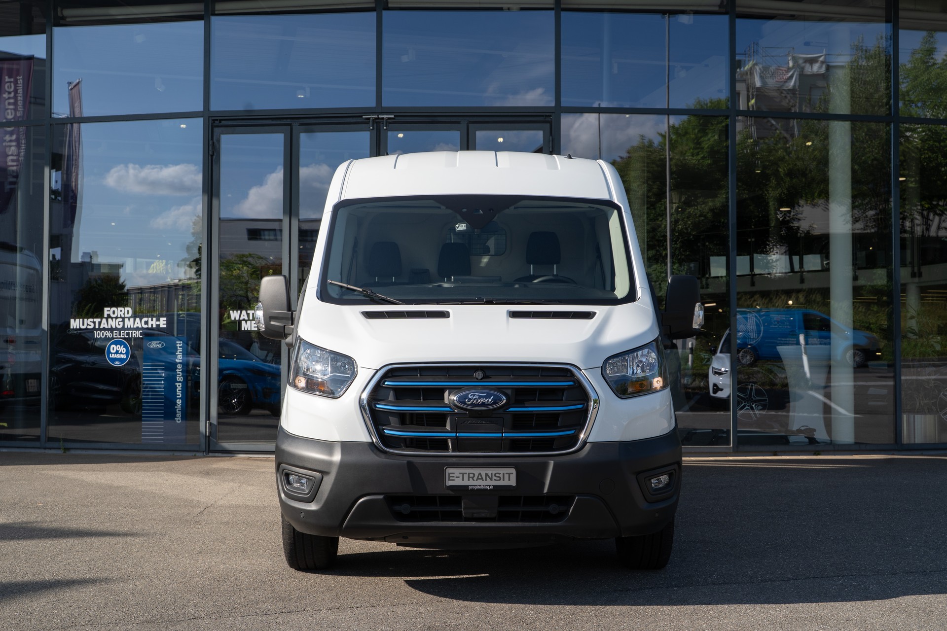 FORD E-Transit Van 390 L3H2 68kWh Trend-image-1