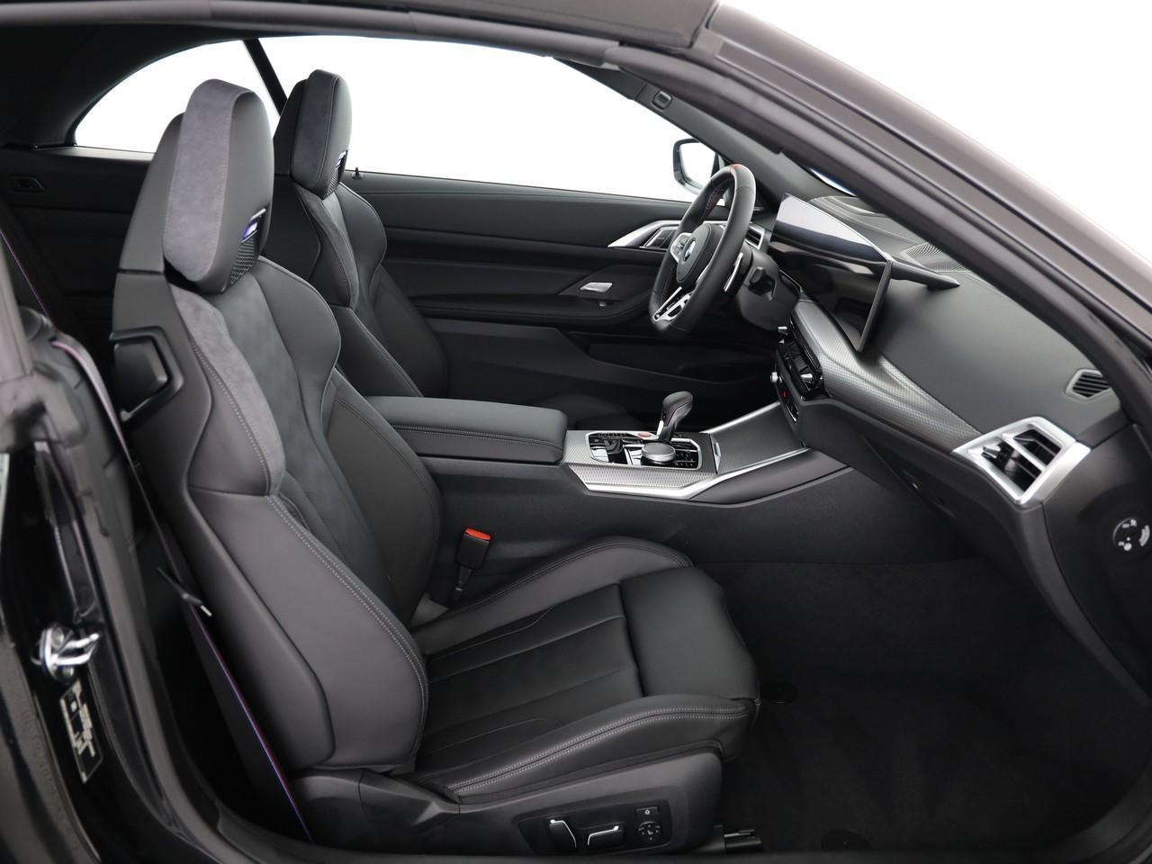 BMW M4 Cabrio Competition M xDrive-image-17