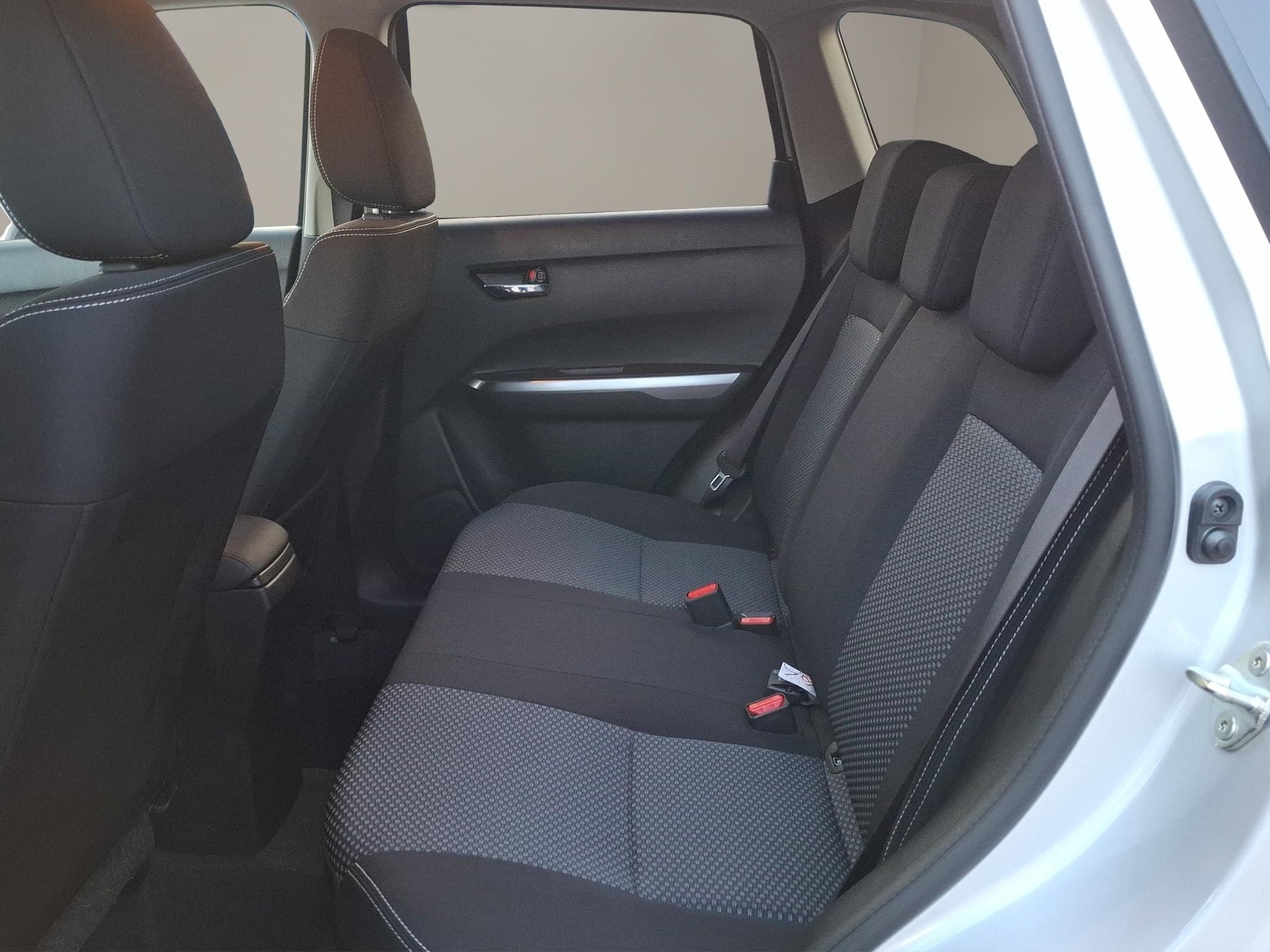 SUZUKI Vitara 1.4 T Compact+ Hybrid 4x4-image-9