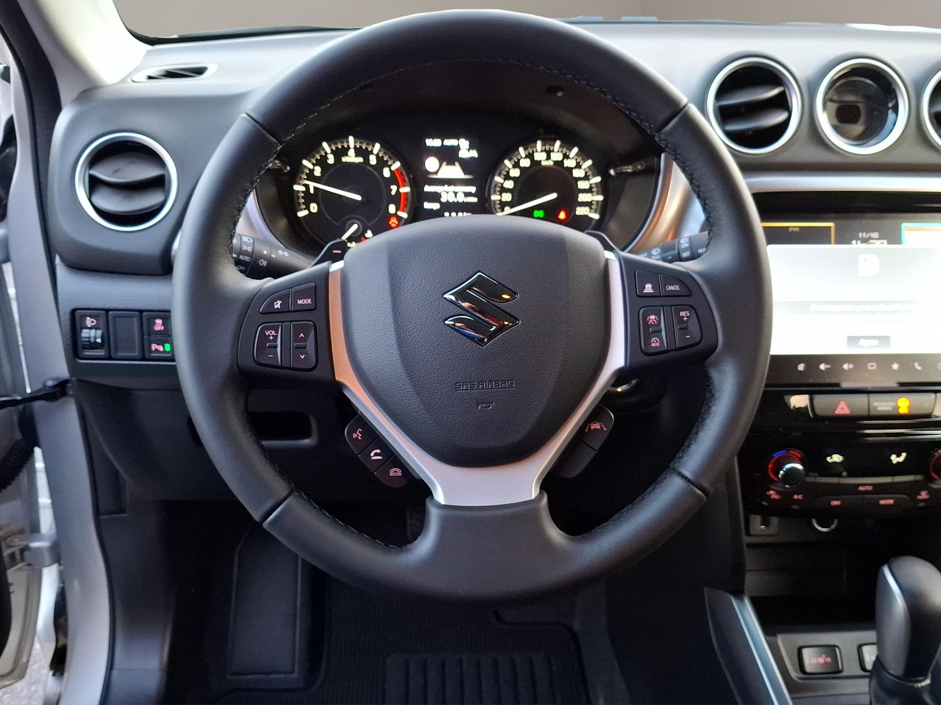 SUZUKI Vitara 1.4 T Compact+ Hybrid 4x4-image-6