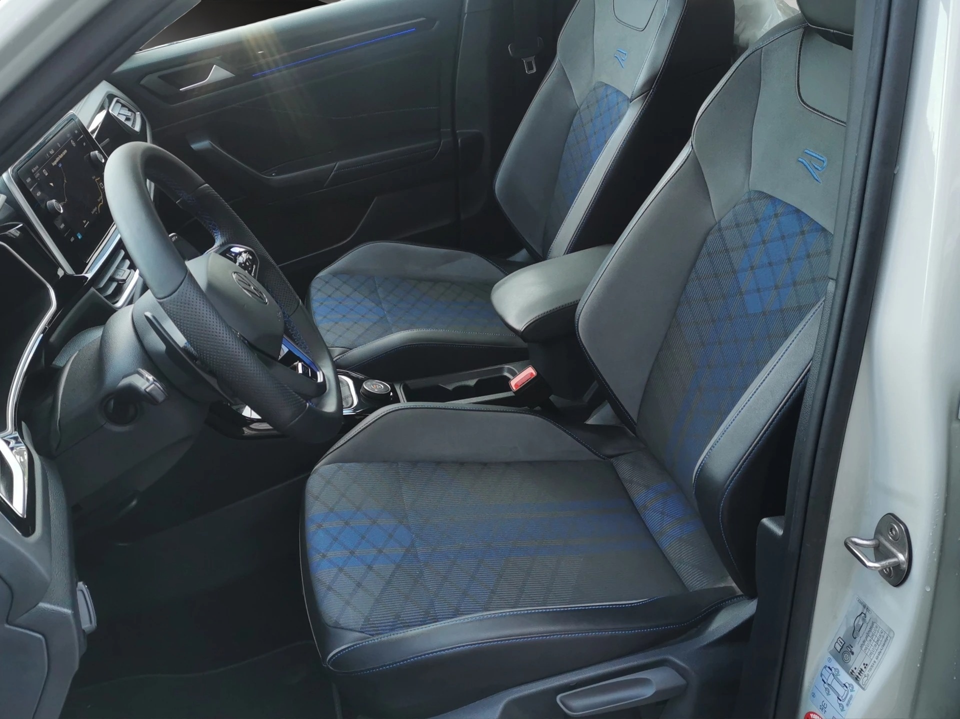 VW T-Roc 2.0 TSI R DSG 4Motion-image-9